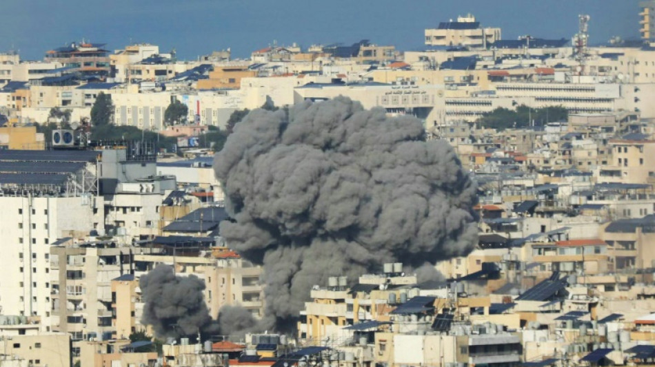 Isra&euml;l continue de bombarder le Liban, salves de roquettes du Hezbollah