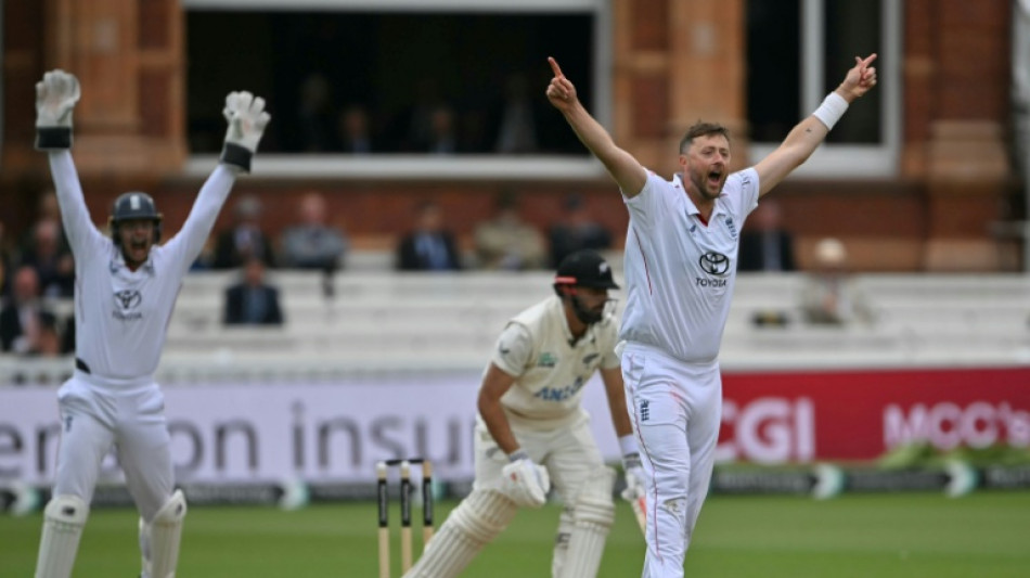  Robinson rocks New Zealand again as rain frustrates England at Lord's 