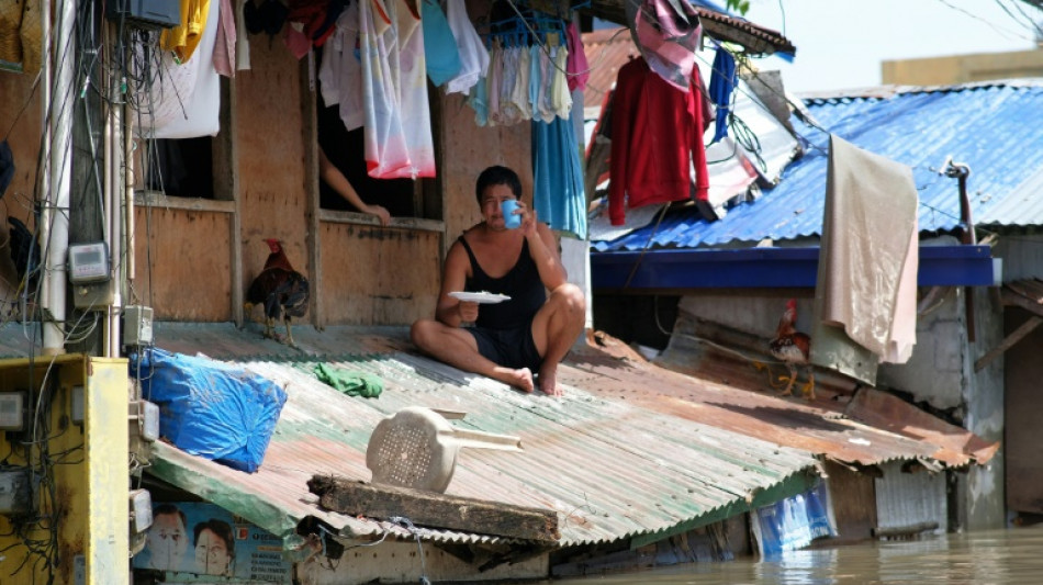 Una tormenta tropical deja pueblos inundados y m&aacute;s de 60 muertos en Filipinas