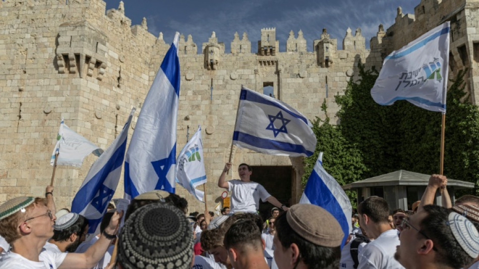  Israelis chant threats, anti-Palestinian slogans at Jerusalem Day march 