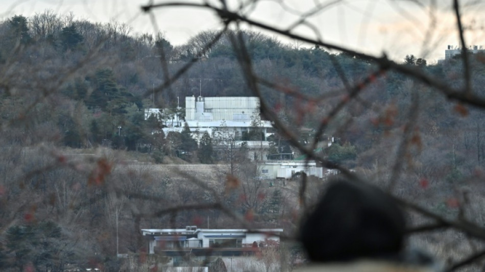 Presidente sul-coreano suspenso resiste &agrave; pris&atilde;o em sua 'fortaleza' em Seul