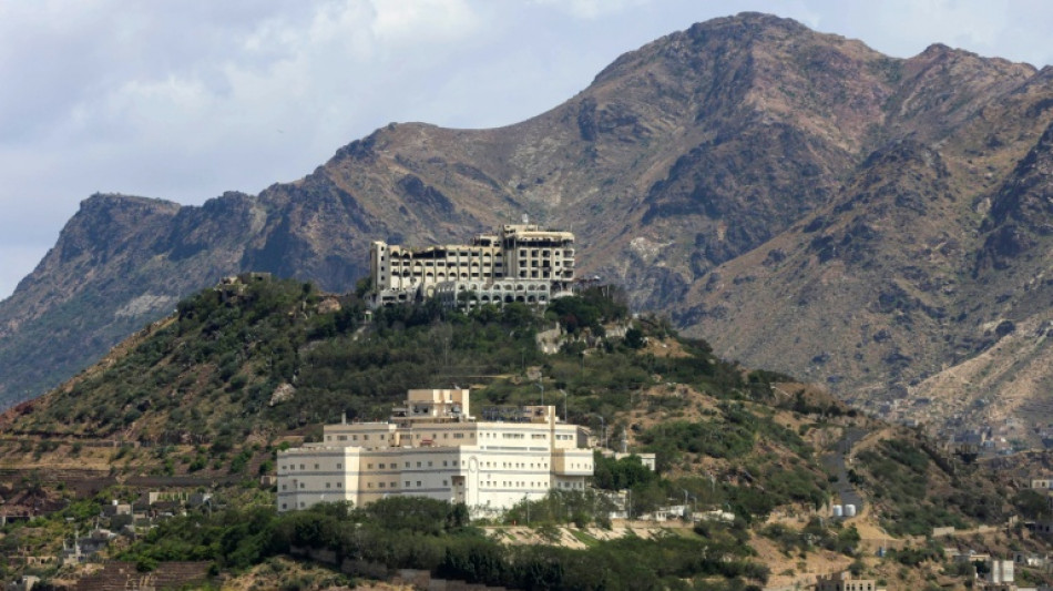Los hut&iacute;es de Yemen afirman que atacaron el aeropuerto de la capital saudita tras reanudaci&oacute;n de vuelos