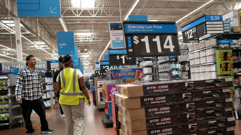  Walmart reports solid results but sees some consumers struggling 