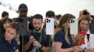 Apple dice que producci&oacute;n de iPhone en China se redujo por restricciones de covid