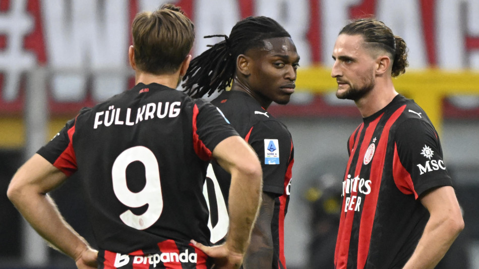 Il Milan vince a Verona e raggiunge il Napoli al secondo posto