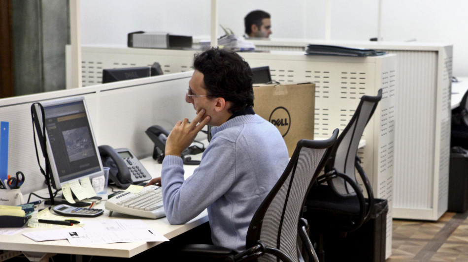  Borsa: Milano chiude in rialzo, +1,48% 