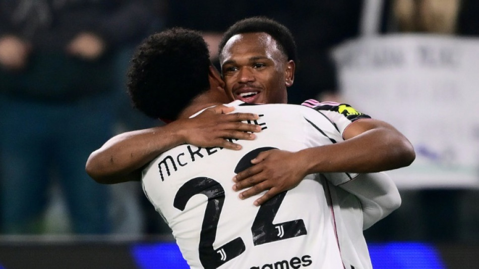 Juve beat Roma to close in on Serie A leaders Inter