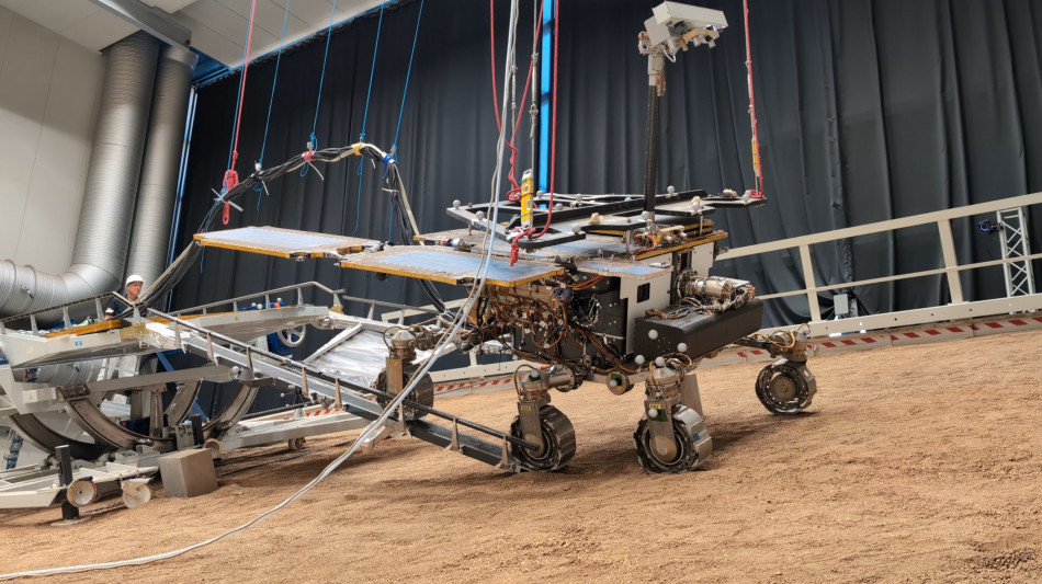  Il rover Rosalind Franklin di ExoMars si prepara ai suoi primi passi su Marte 