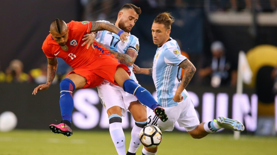 Vidal critica sua aus&ecirc;ncia e a de demais jogadores da "Gera&ccedil;&atilde;o Dourada" na sele&ccedil;&atilde;o chilena