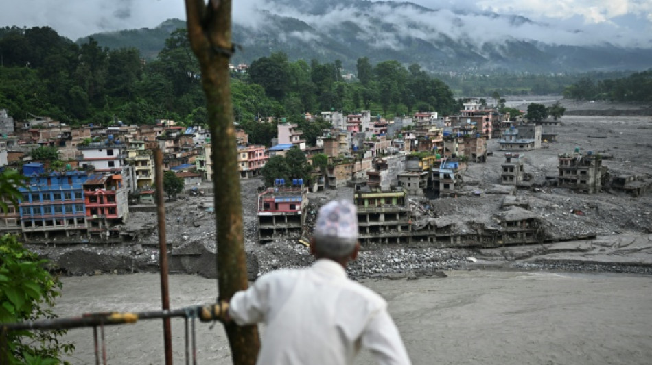  Nepal flood death toll rises as rescuers scour tunnels 