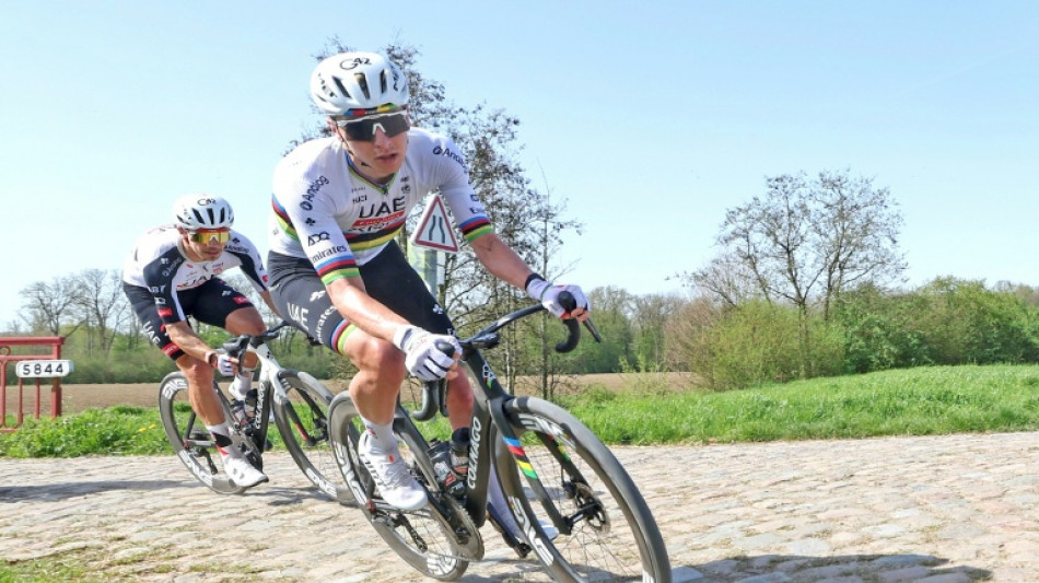 Paris-Roubaix: Pogacar, sous les pav&eacute;s, la gloire ?