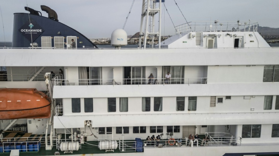 Navio de cruzeiro com surto de hantav&iacute;rus vai atracar nas Can&aacute;rias