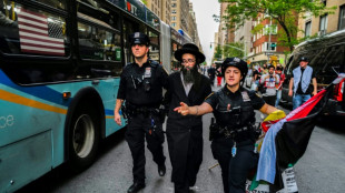 Manifestantes pr&oacute;-Palestina protestam perto do Met Gala em Nova York