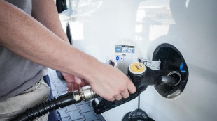 Ancora in salita prezzo benzina, self &egrave; a 1,821 euro/litro