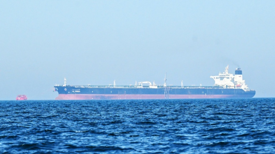  Oil prices surge on US-Iran attacks; tech shares fall  
