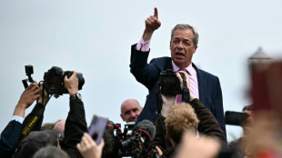 L&eacute;gislatives britanniques: Farage lance sa campagne avant le d&eacute;bat Sunak/Starmer
