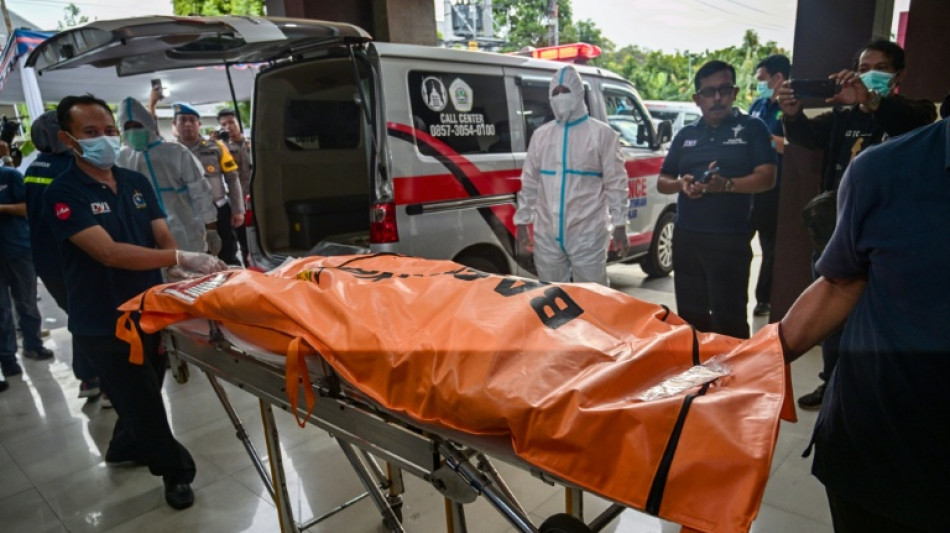 Ecole effondr&eacute;e en Indon&eacute;sie: le bilan s'&eacute;l&egrave;ve &agrave; 45 morts, les recherches se poursuivent