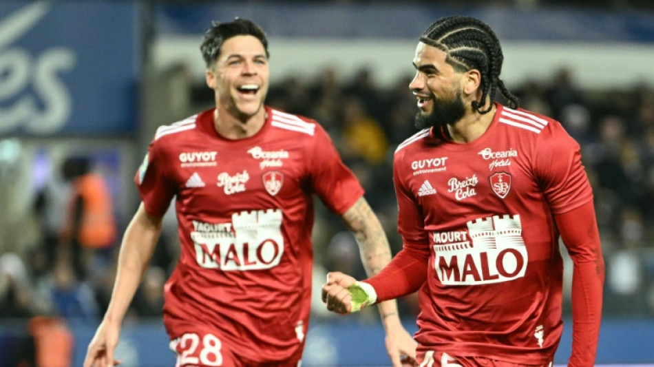 Brest vence Strasbourg (3-0) e se consolida na vice-lideran&ccedil;a da Ligue 1