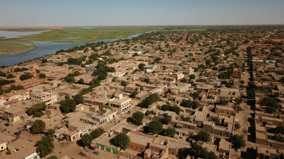  Gunfire rocks Mali districts, including junta stronghold: witnesses 