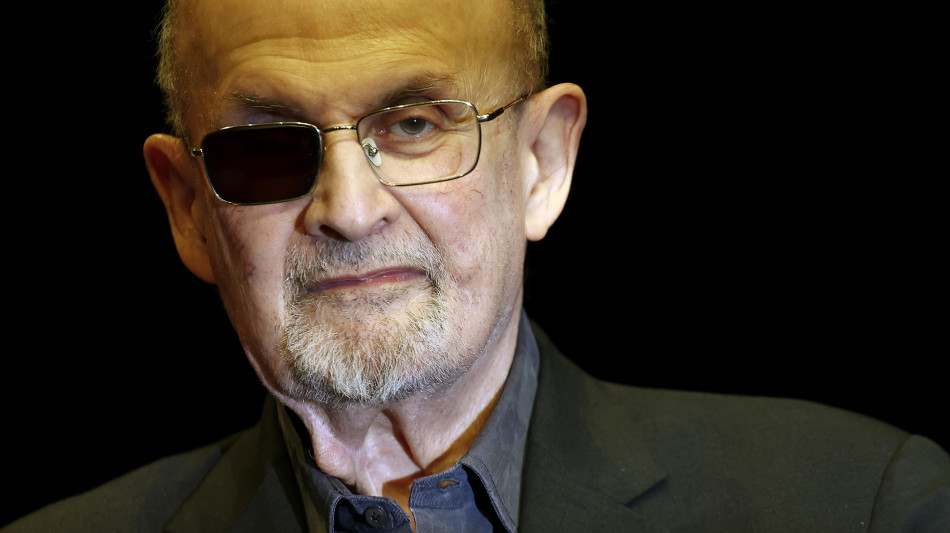 Processo Rushdie, testimone pens&ograve; a una messinscena