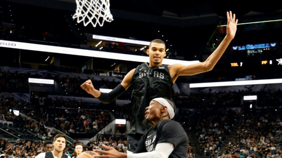 More than 13,000 fans turn out for Spurs practice