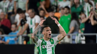 Antony e Igor Jesus brilham no empate entre Betis e Forest (2-2) na Liga Europa