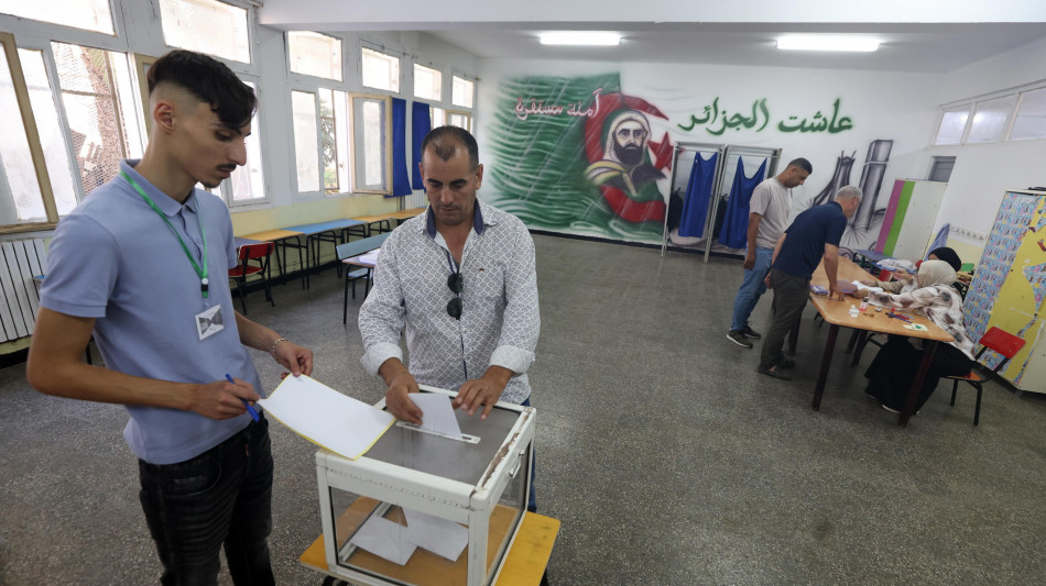  Forte astensione alle legislative in Algeria, affluenza al 20,79% 