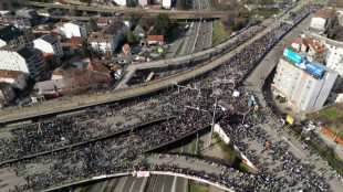 Serbie : des milliers d'&eacute;tudiants entament 24 heures de blocage &agrave; Belgrade
