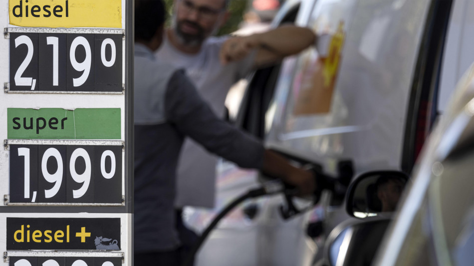  Scade a mezzanotte sconto carburanti, da domani accise mobili 