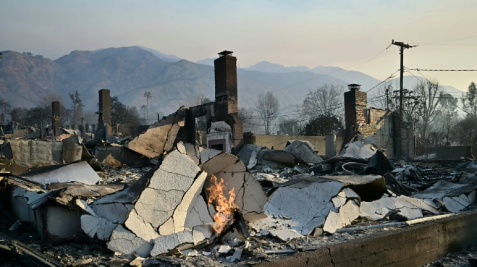Esperanza por tregua del viento en la lucha contra los incendios de Los &Aacute;ngeles