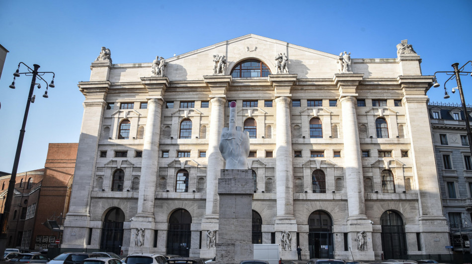  Borsa: Milano accelera (+0,75%), corre Stm, frena Leonardo 