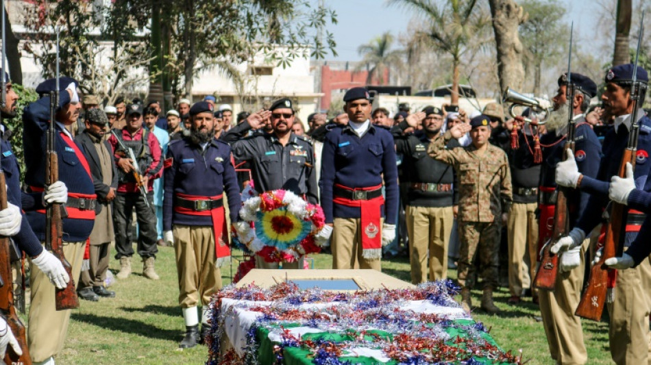 Al menos 23 muertos tras un atentado suicida en un edificio militar en Pakist&aacute;n