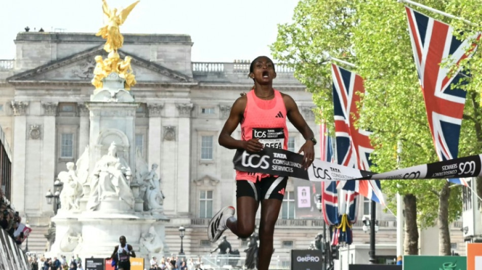  Assefa wins London Marathon in women's-only world record time 