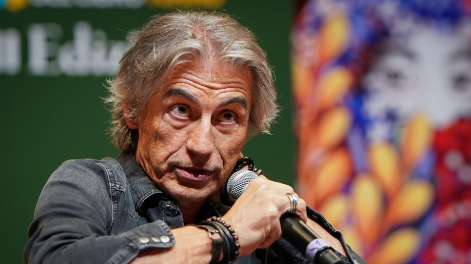  Ligabue presenta 'Fuori e dentro il borgo' nella sua Correggio 