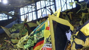 Zuschauer m&uuml;ssen im Dortmunder Stadion bleiben