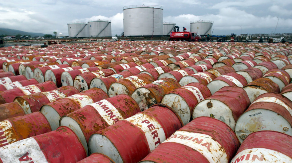 Prezzo petrolio in aumento, Wti a 63,73 dollari