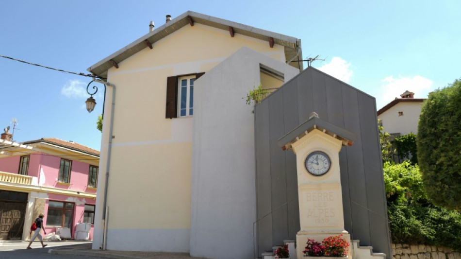 Dans l'arri&egrave;re-pays ni&ccedil;ois, des villages pr&eacute;serv&eacute;s mais farouchement RN par peur