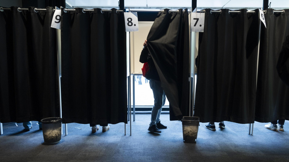  Proiezioni Ungheria, il leader dell'opposizione Magyar avanti su Orban 