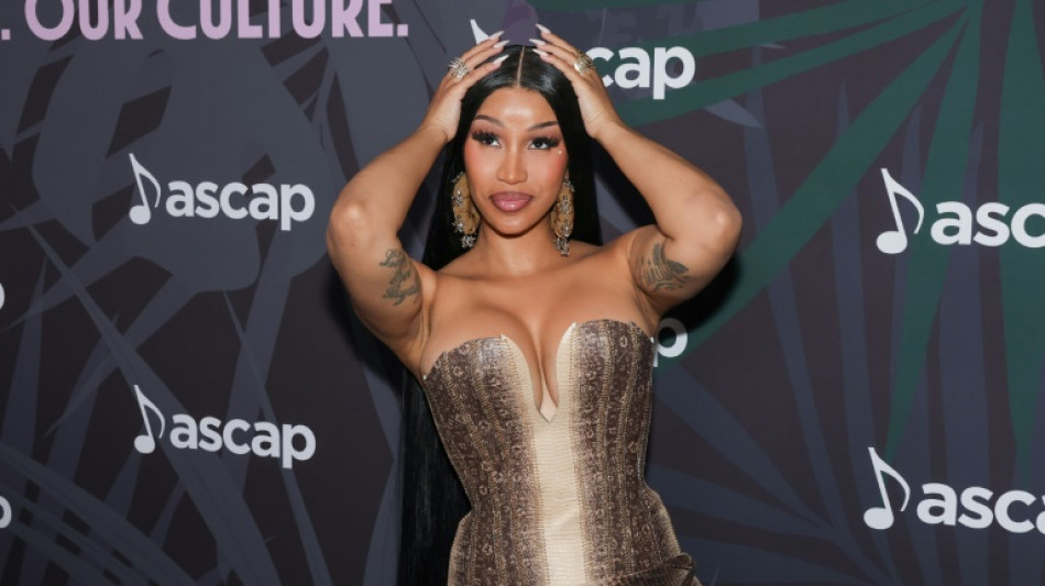  Cardi B expecting child with football player boyfriend Diggs 