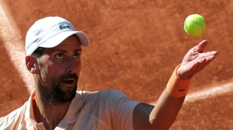  Djokovic digs in to reach French Open last 32 