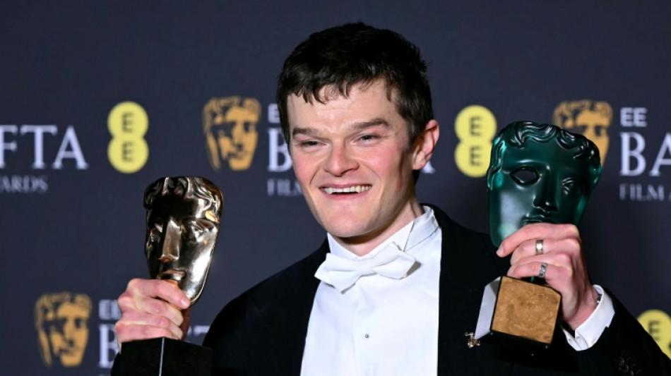 BBC pede desculpas por insulto racista gritado por pessoa com Tourette durante o Bafta