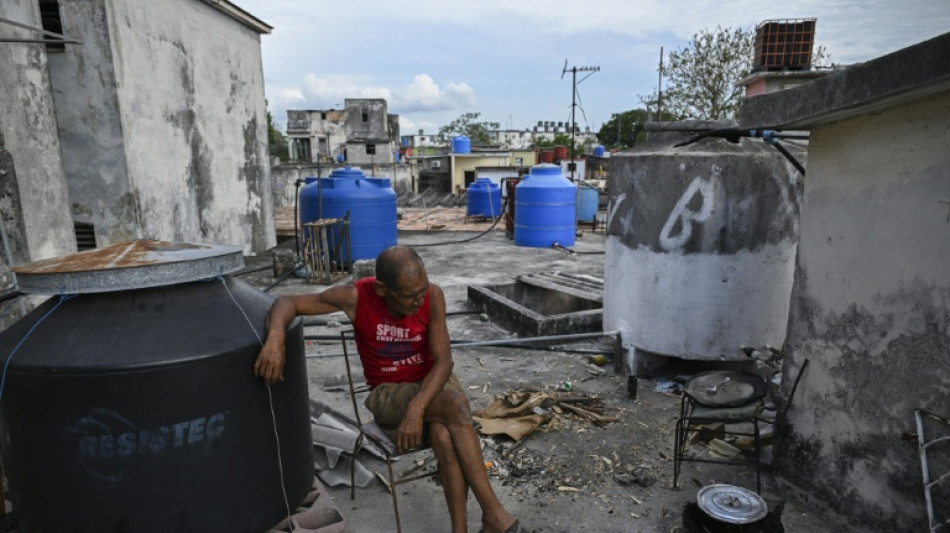  Cuba calls on US to lift blockade following aid offer 