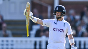Duckett strengthens England's grip after Broad strikes against Ireland
