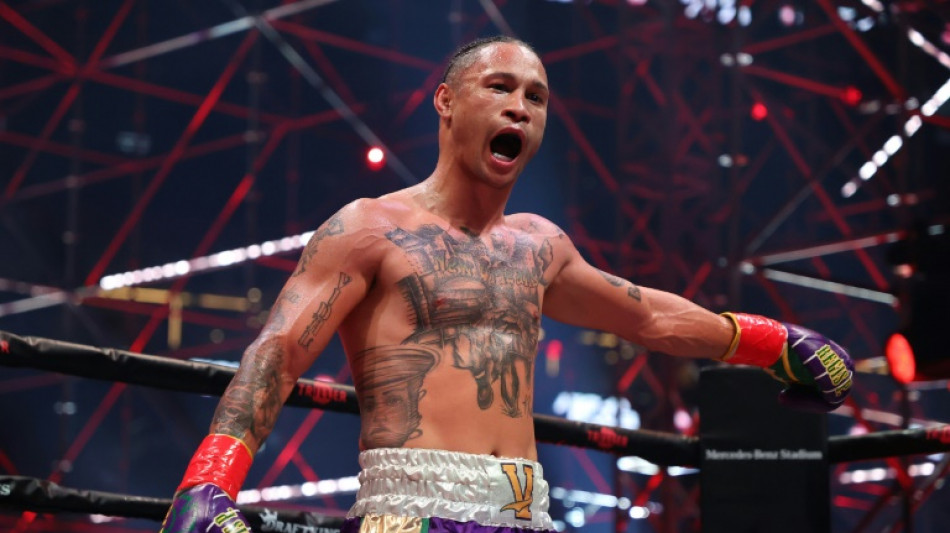 Prograis defeats Zorrilla to keep world light-welterweight title