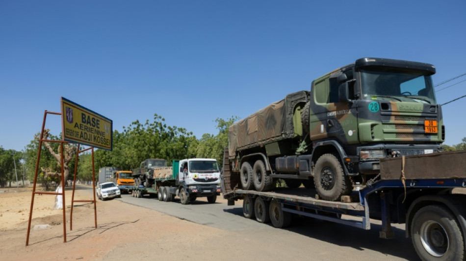 Franz&ouml;sische Armee &uuml;bergibt letzten St&uuml;tzpunkt an Armee im Tschad