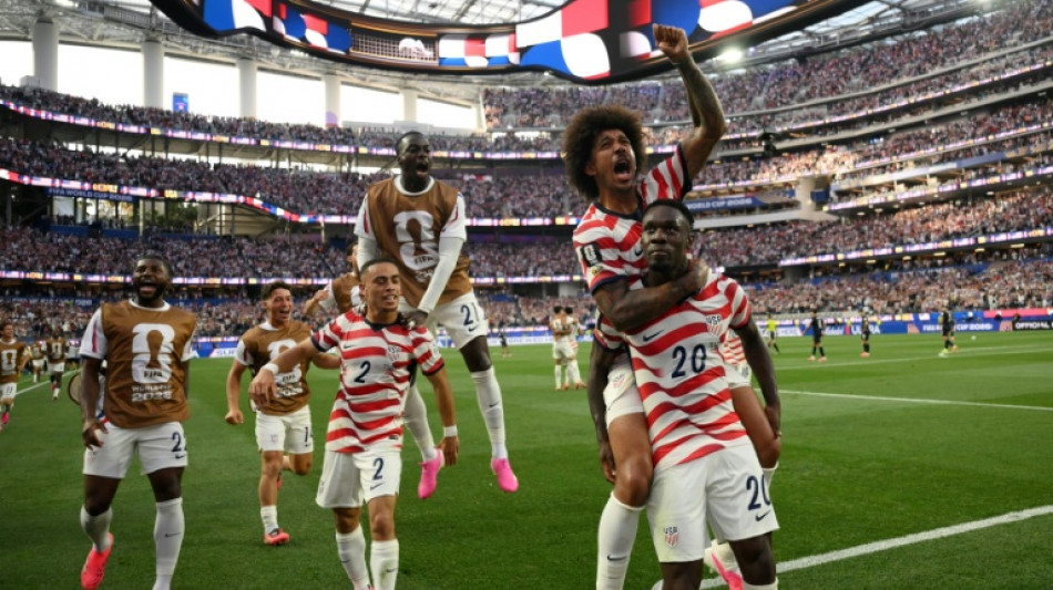  EUA estreia na Copa do Mundo com goleada (4-1) sobre o Paraguai 