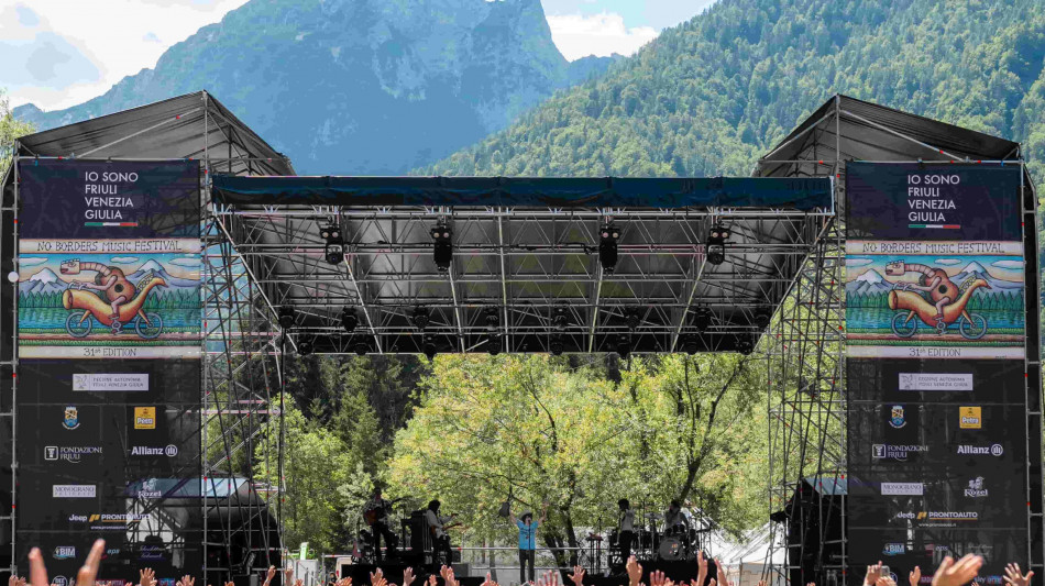  Sul palco del No Borders Music Festival la voce e la libert&agrave; di LP 