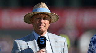 Boycott urges England to 'use their brains' in quest to level Ashes