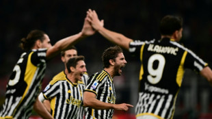 Juve sink 10-man Milan and close in on leaders Inter