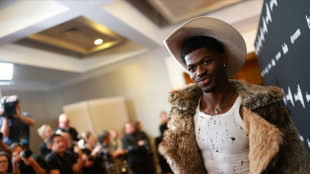 Rapper Lil Nas X &eacute; preso por andar seminu em Los Angeles